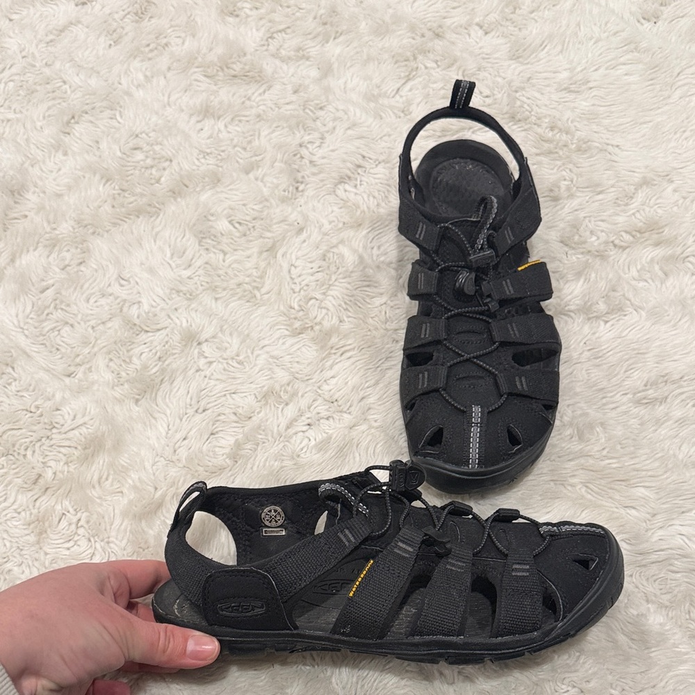 KEEN Clearwater CNX in black a lightweight water shoe Woman’s Size 8 - Picture 3 of 5